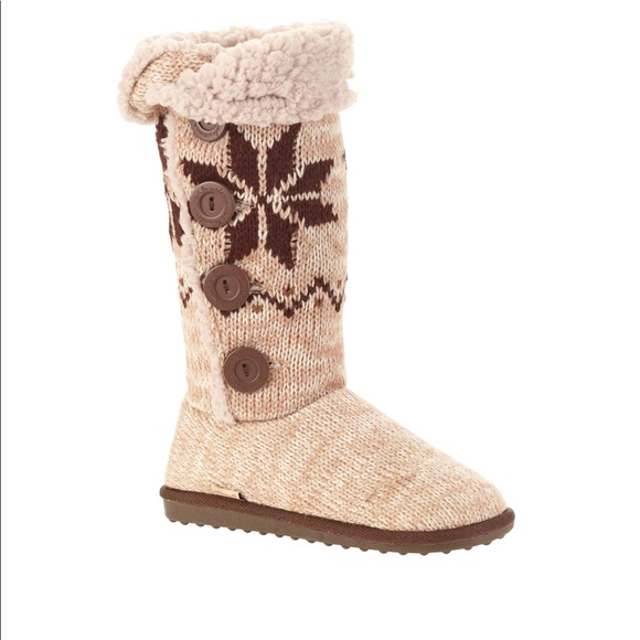 Mukluks 💜 - Picture 1 of 3